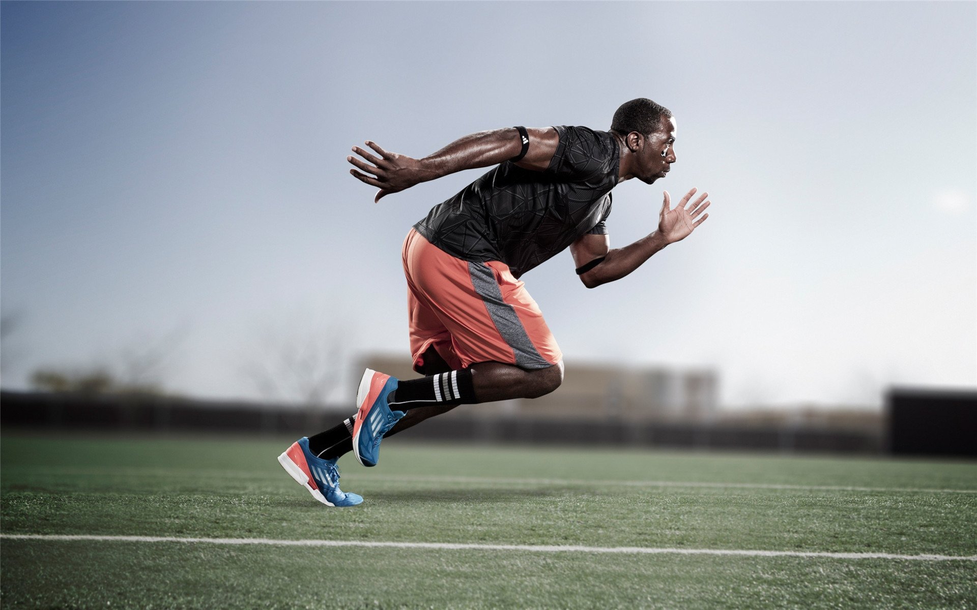 隆戈的冲击力让全黑队进攻节奏变得难以预测，隆的vskill