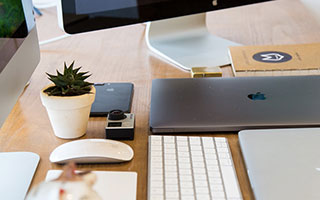 爱游戏官方-“激情无限：每一圈都燃烧的赛车热血”，激情燃烧岁月简谱