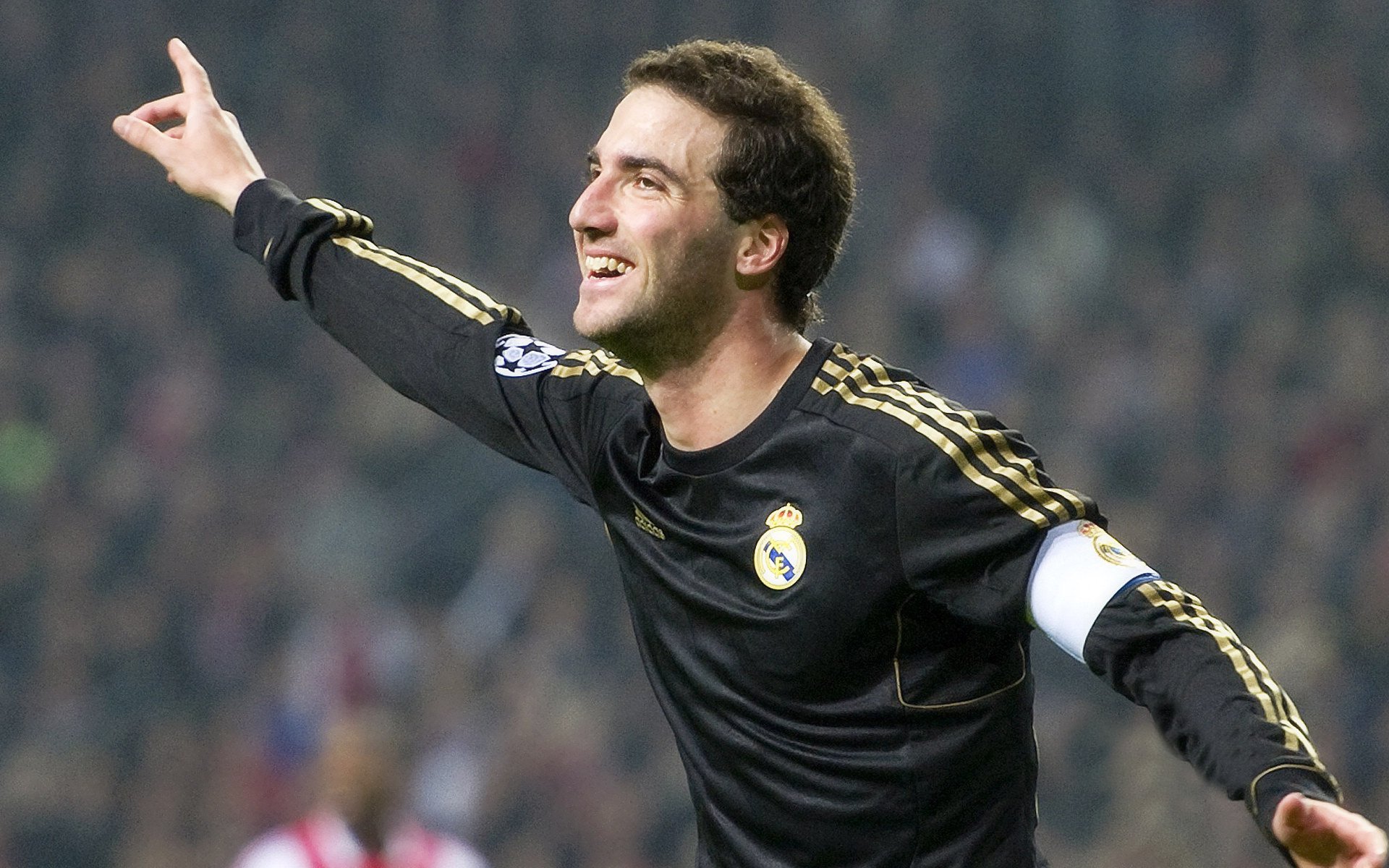 爱游戏电竞-英超激情碰撞：不同风格的技战术交锋，英超qg